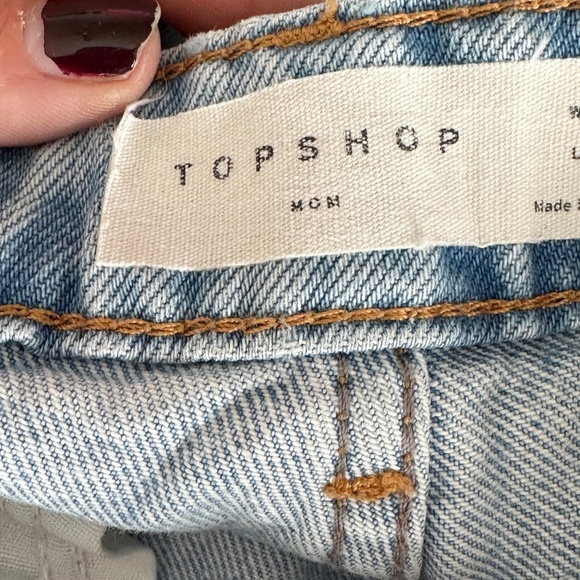 TOPSHOP Women's Light Mom Jeans Ripped jeans  Size 26 Length 30 - Picture 3 of 7